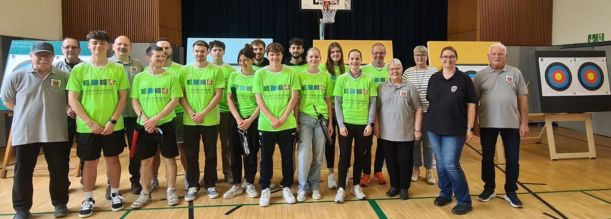 Gaustabsmitglieder mit den angehenden Fachlehrern mit Kodirektorin Frau Deuerlein-Hofmann